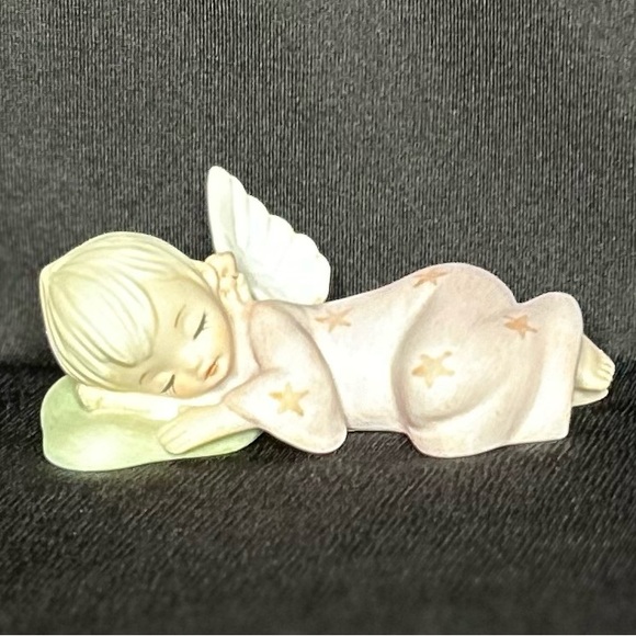 Lefton China sleeping angel figurine, The Christopher Collection 1983. #03824 - Picture 1 of 5